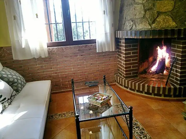 Sala d'estar de Casa o xalet en venda en Candeleda amb Aire condicionat, Calefacció i Jardí privat