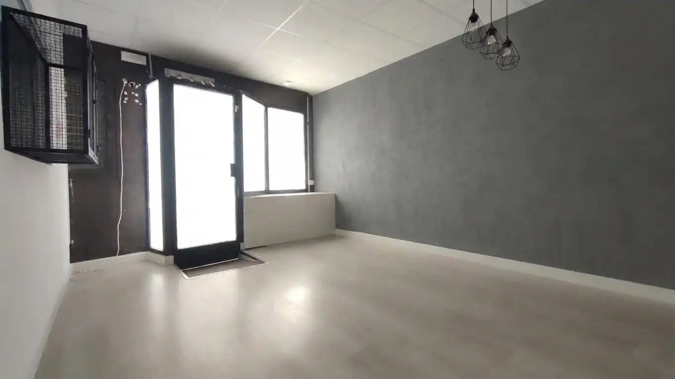 Sala d'estar de Local en venda en Esplugues de Llobregat amb Aire condicionat