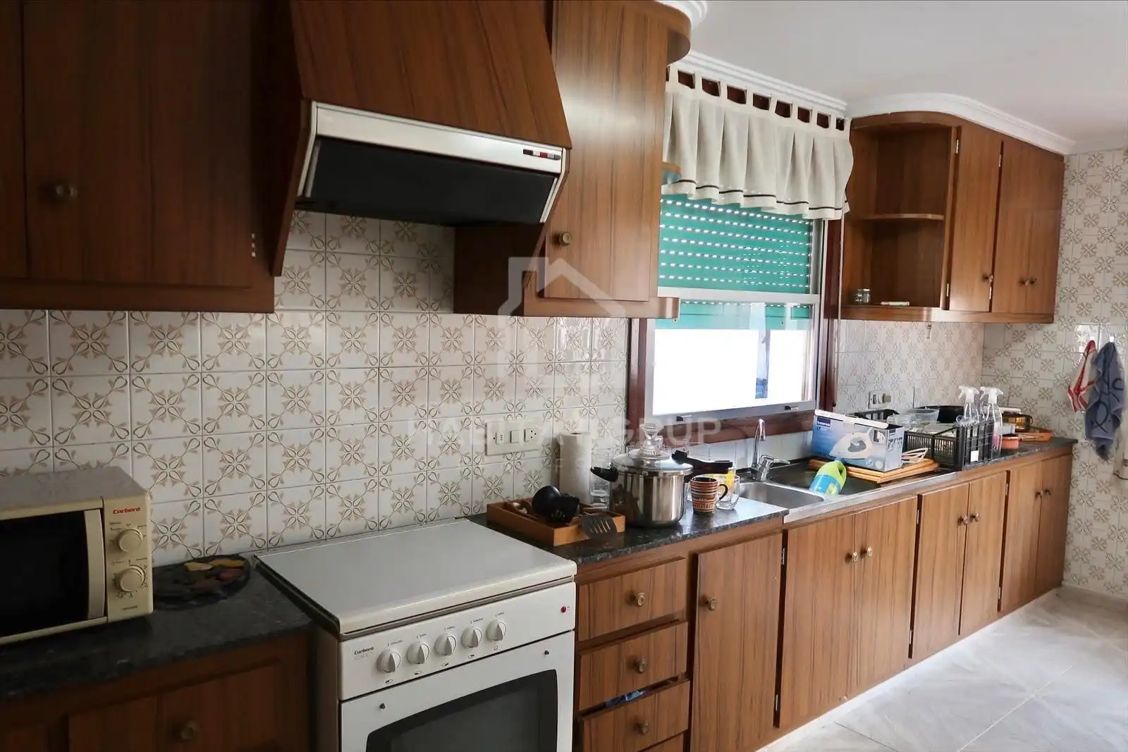 Küche von Wohnung zum Verkauf in Es Castell mit Heizung und Privatgarten