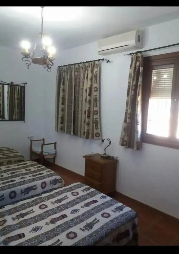 Dormitori de Casa o xalet en venda en Lucena amb Aire condicionat i Piscina