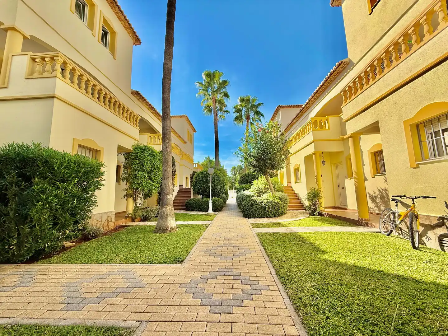 Vista exterior de Casa o chalet en venta en Dénia con Aire acondicionado, Terraza y Piscina