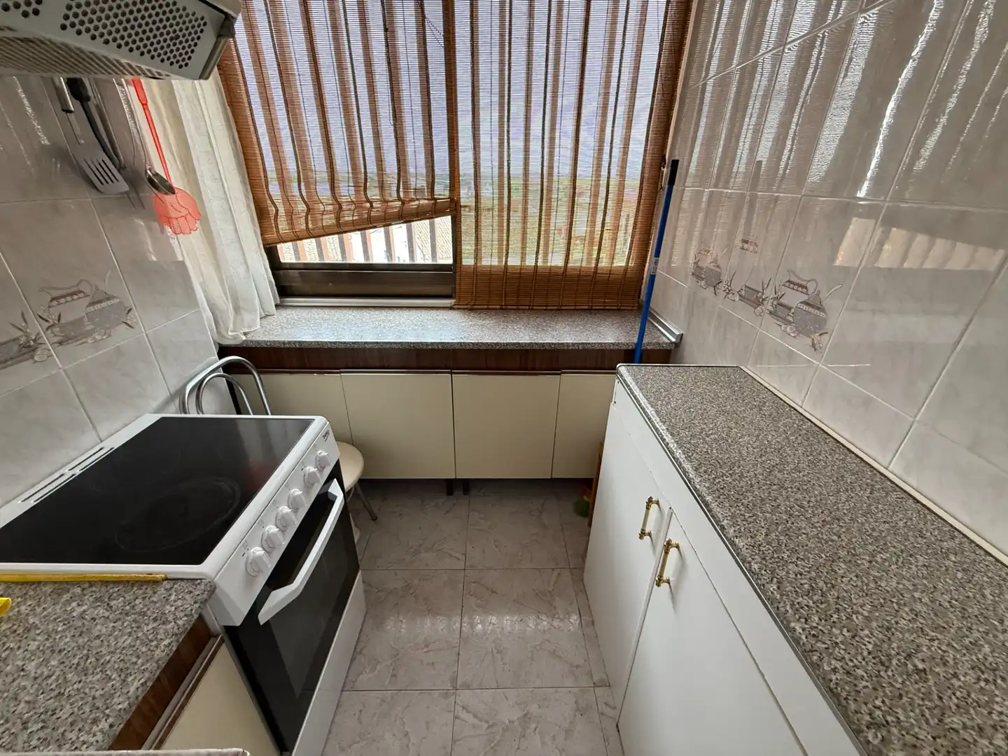 Kitchen of Flat for sale in Carpio  with Heating, Terrace and Storage room