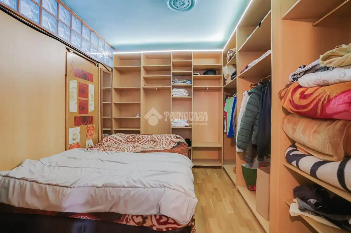 Bedroom of Flat for sale in Rubí