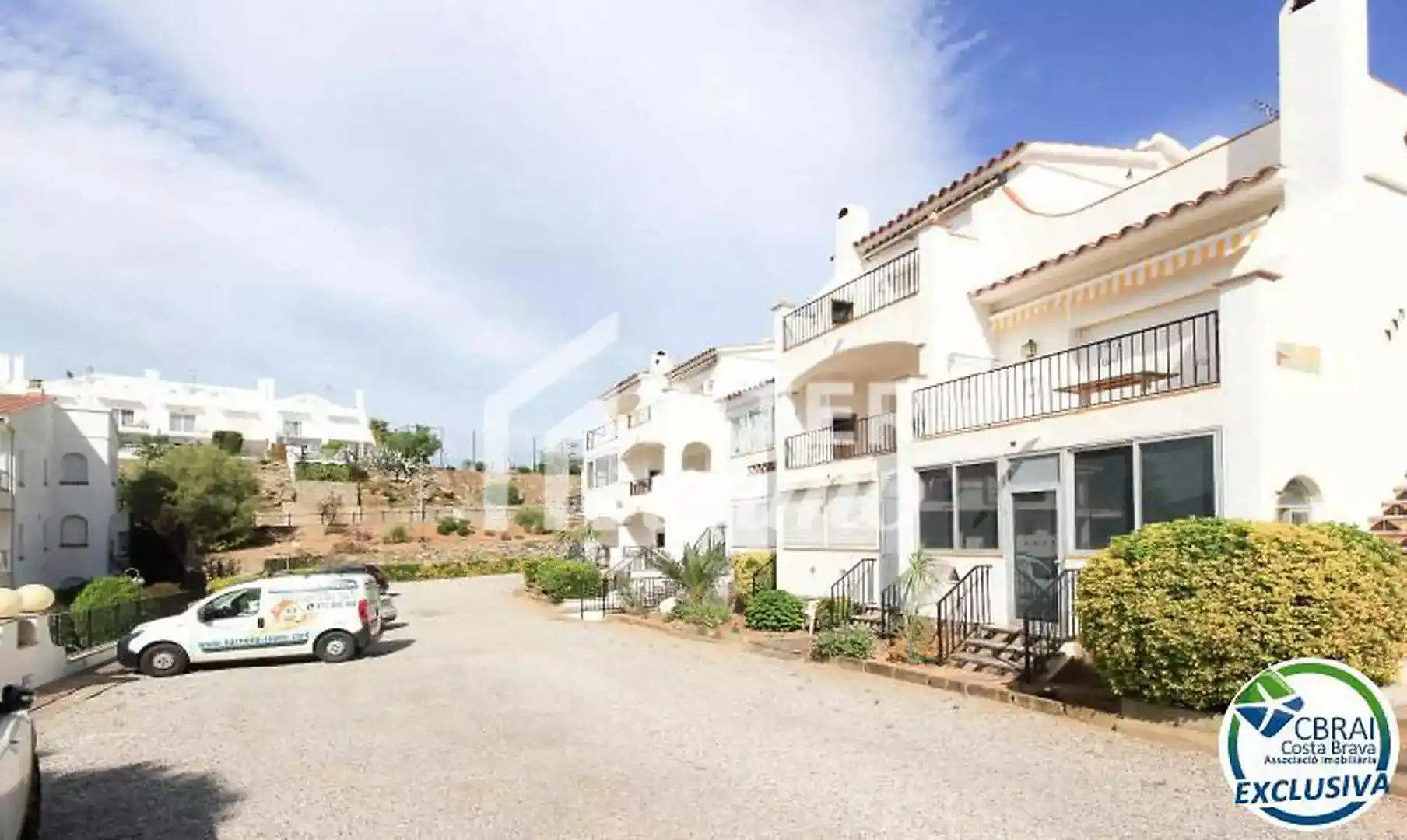 Vista exterior de Pis en venda en Roses amb Terrassa i Moblat