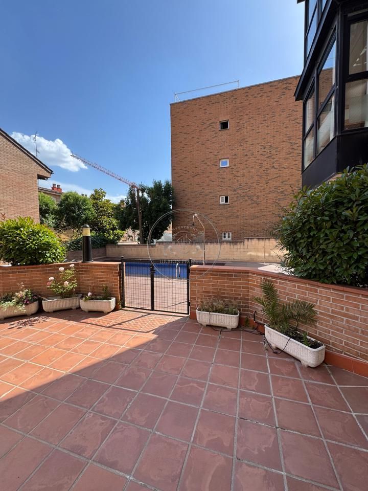 Terrace of Flat to rent in  Madrid Capital  with Air Conditioner, Private garden and Swimming Pool