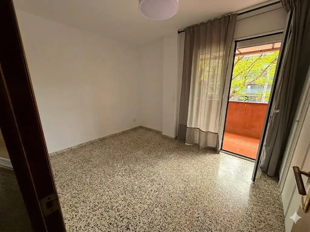 Dormitori de Pis en venda en Cornellà de Llobregat amb Balcó