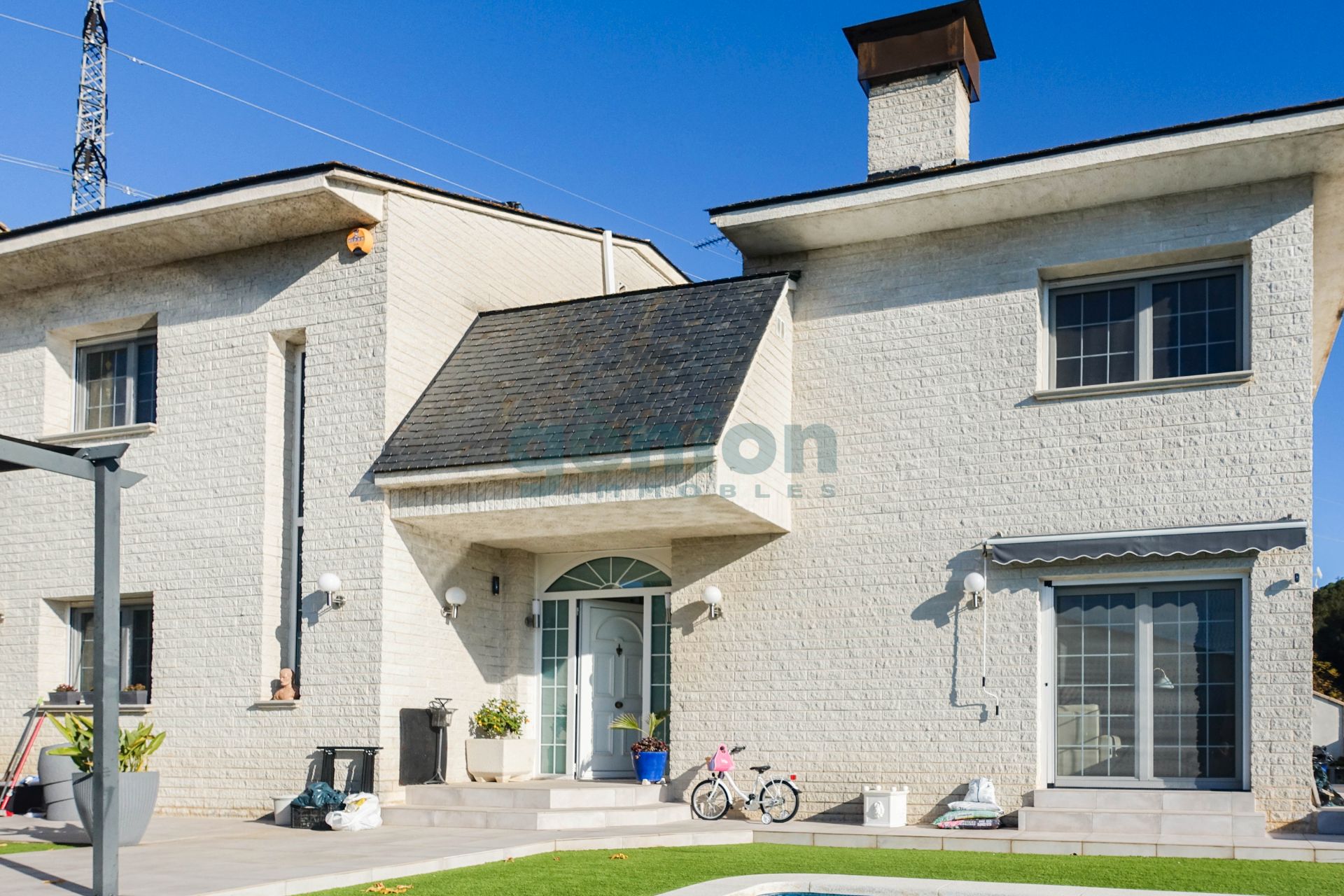 Exterior view of House or chalet for sale in Girona Capital  with Air Conditioner, Heating and Private garden