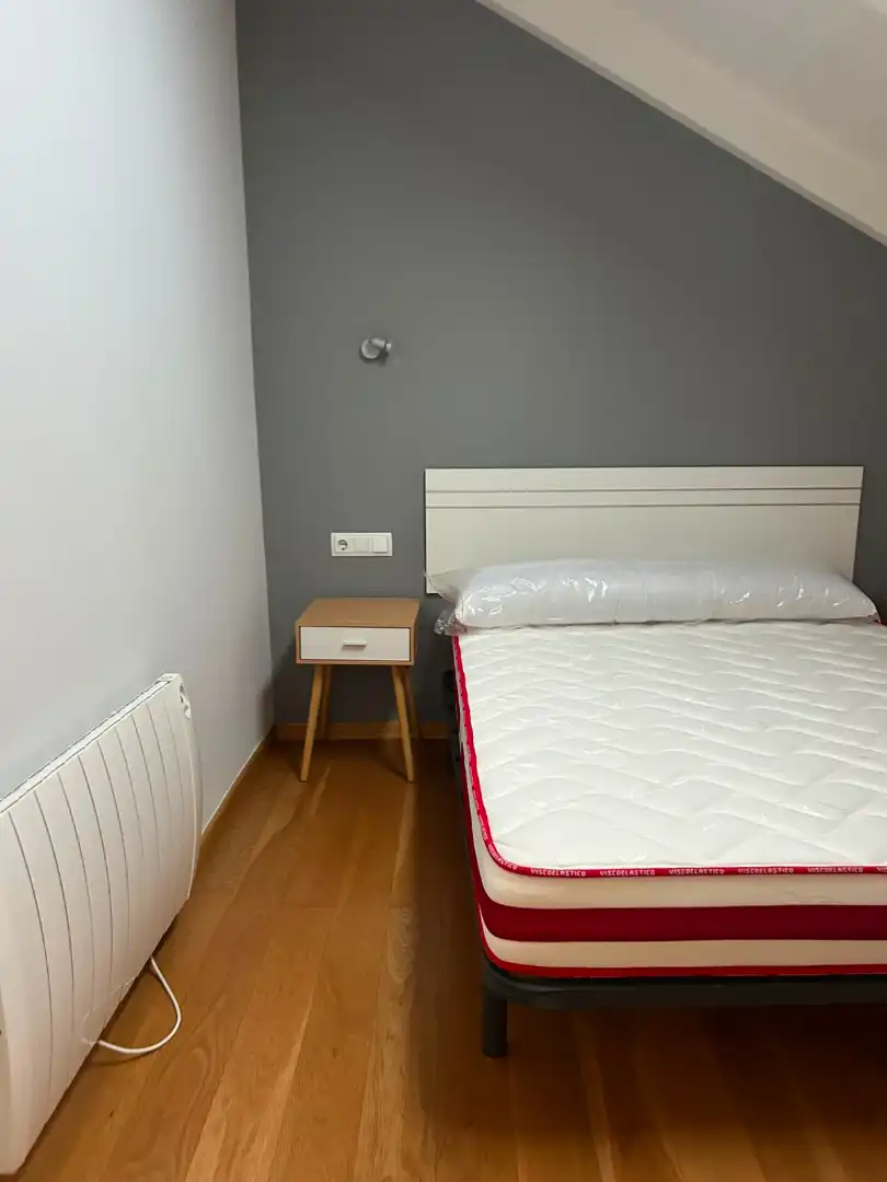 Bedroom of Flat for rent in Santiago de Compostela   with Furnished