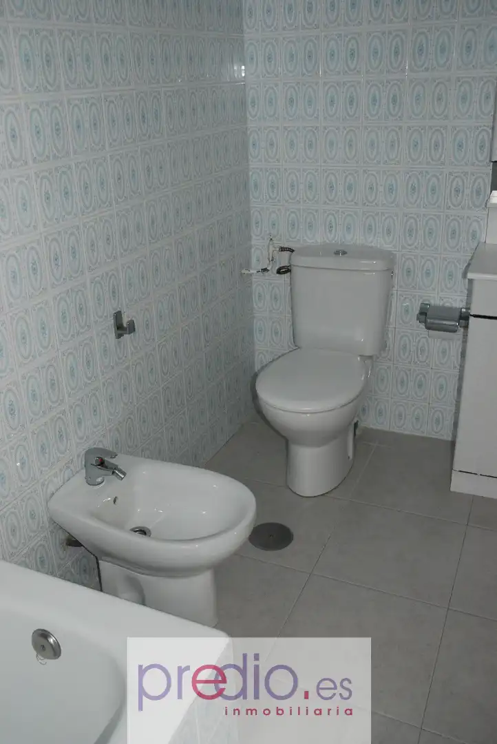Baño de Piso en venta en Lugo con Calefacción, Parquet y Trastero