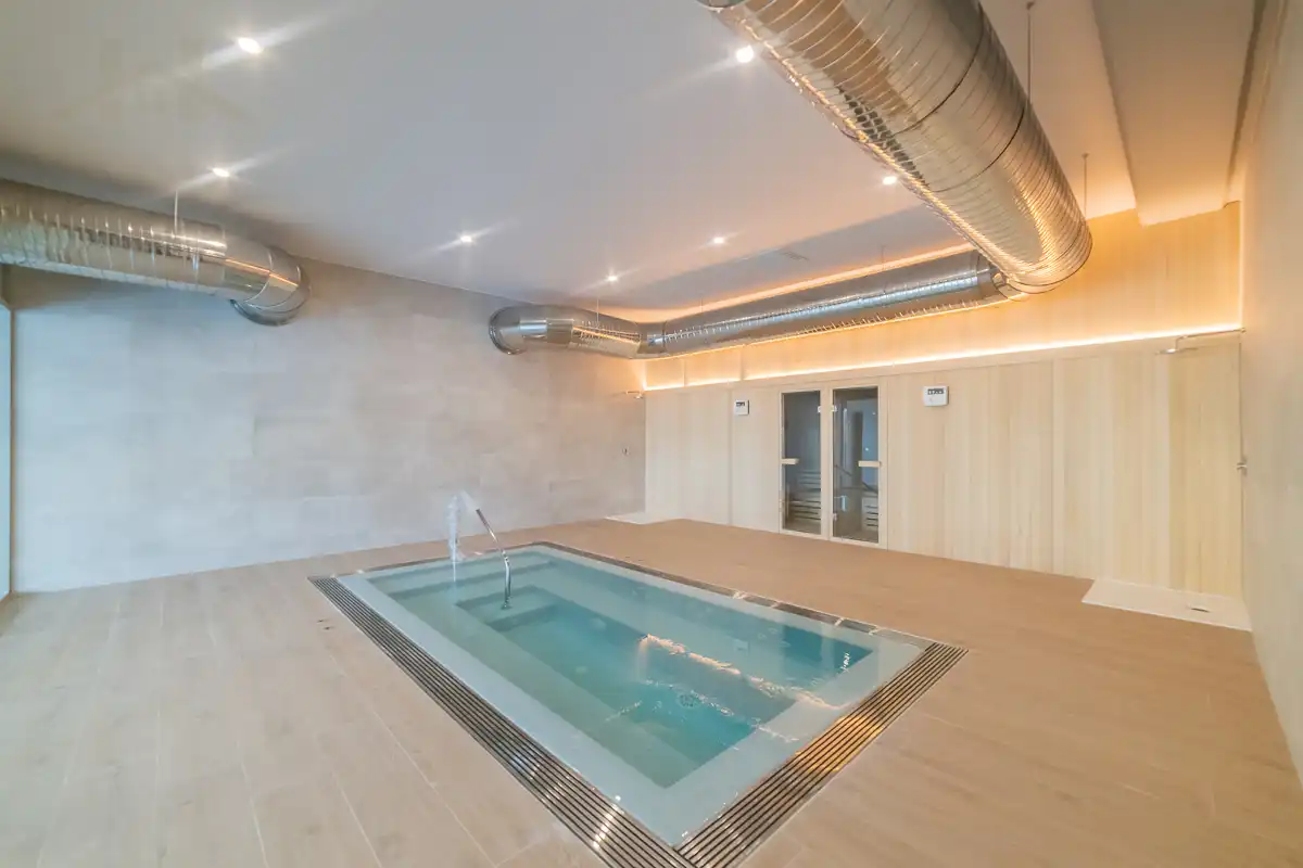 Piscina de Dúplex en venta en Majadahonda con Aire acondicionado, Calefacción y Jardín privado