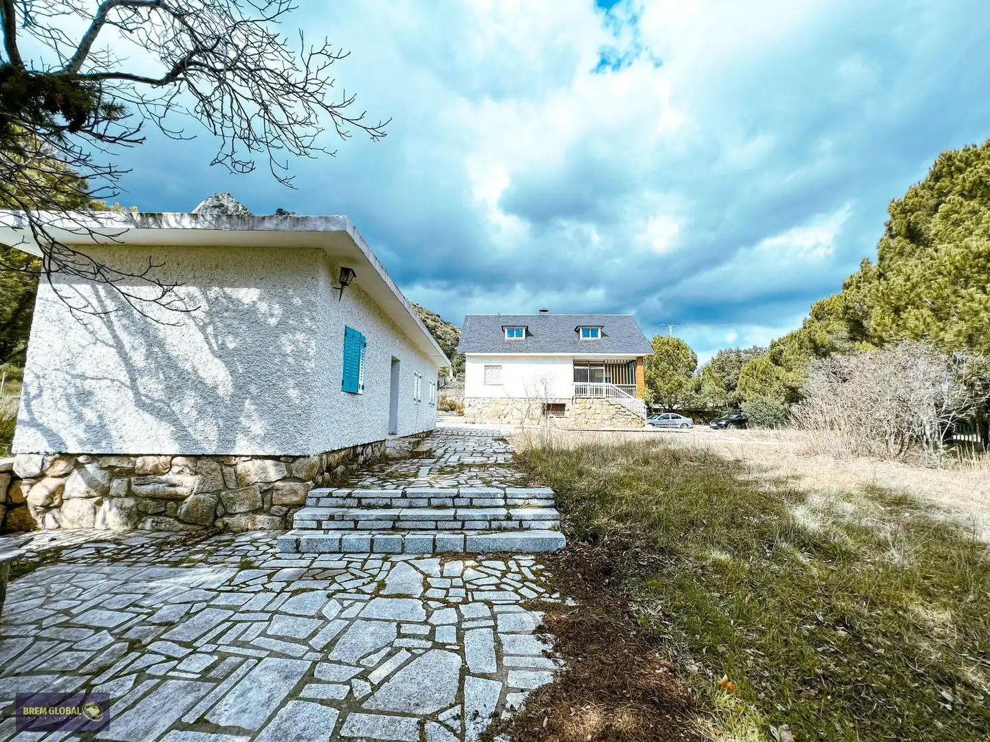 Vista exterior de Casa o xalet en venda en La Cabrera amb Jardí privat, Terrassa i Traster