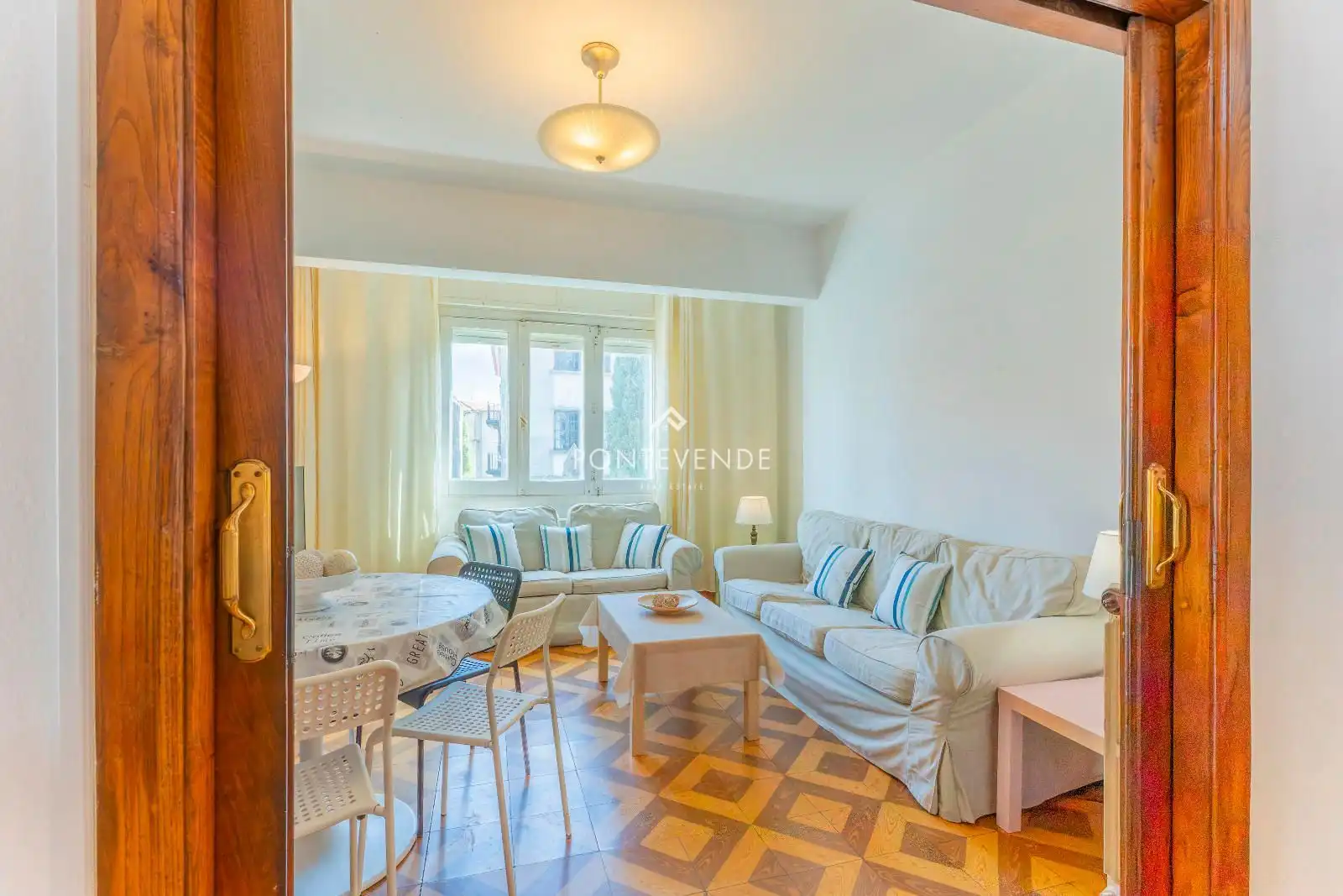 Living room of Flat for sale in Pontevedra Capital   with Heating, Terrace and Storage room