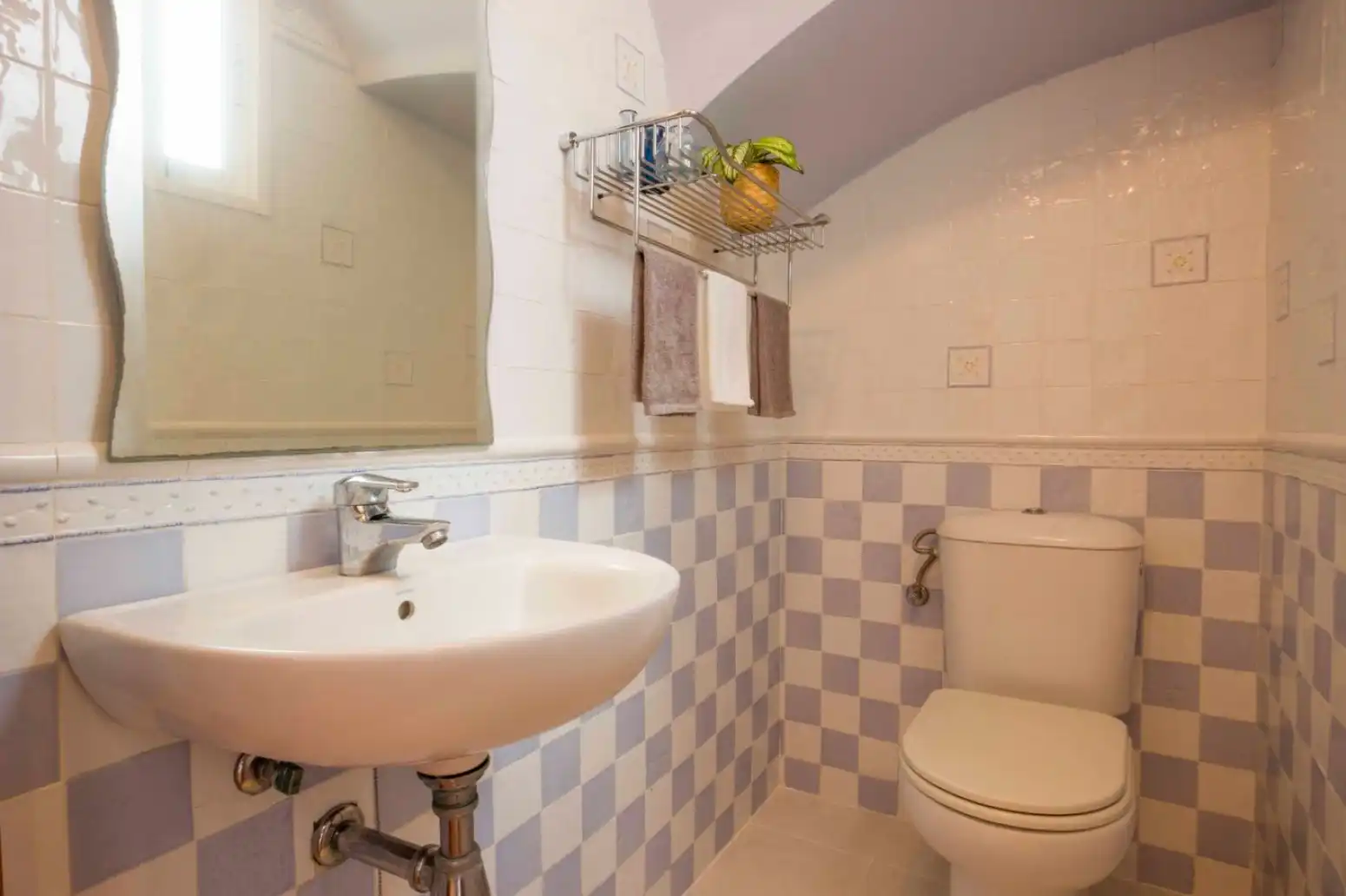 Badezimmer von Dachboden zum Verkauf in Rafelbuñol / Rafelbunyol mit Klimaanlage, Heizung und Parkett