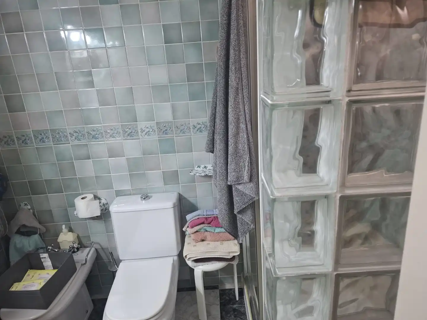 Badezimmer von Wohnung zum Verkauf in Fuengirola mit Klimaanlage, Terrasse und Möbliert