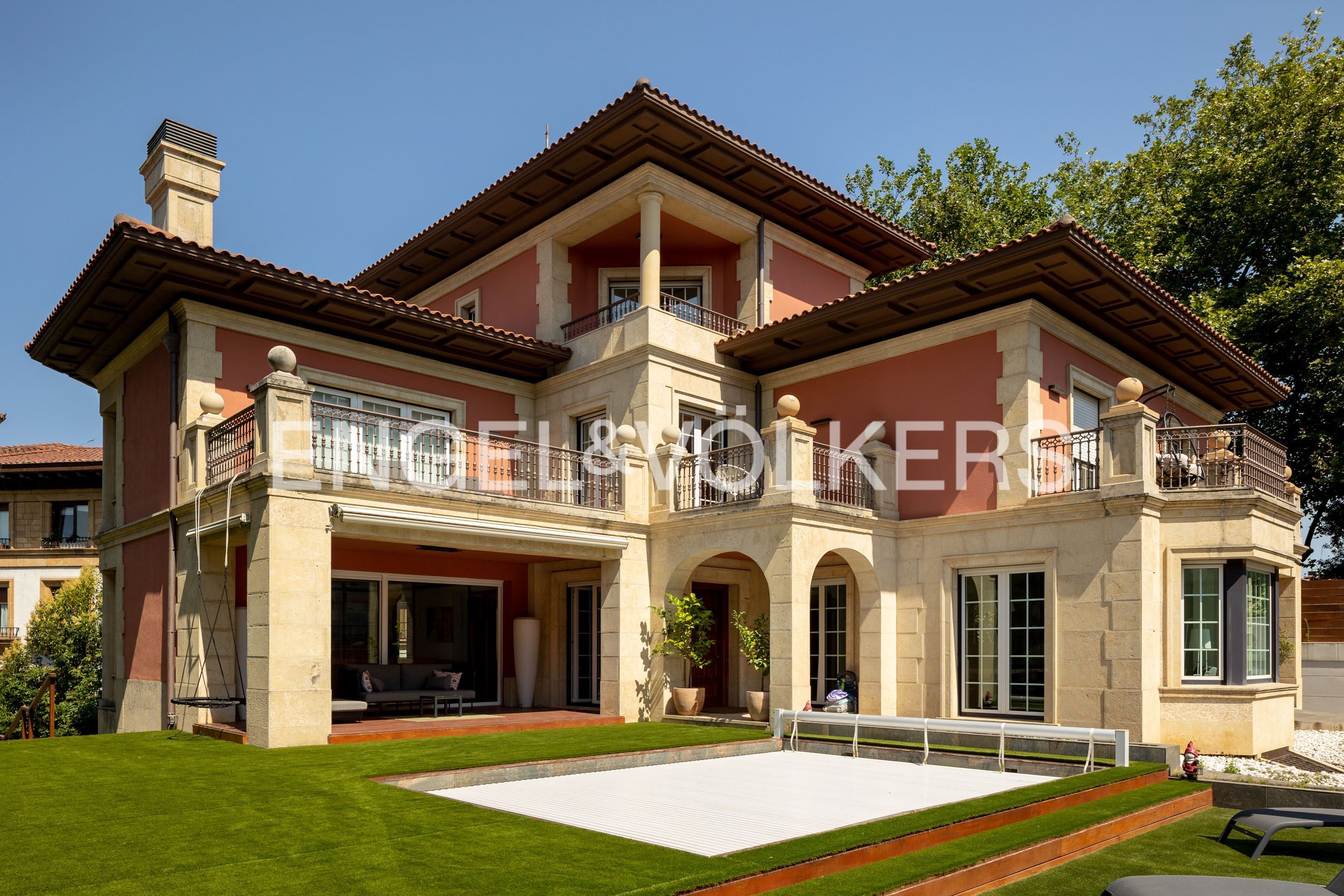 Exterior view of House or chalet for sale in Getxo   with Air Conditioner, Heating and Private garden