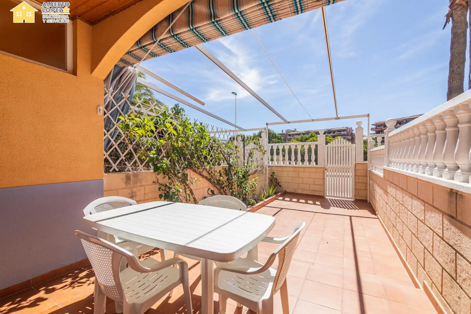 Bungalow with terrace for sale in Los Arenales del Sol, imagen 7