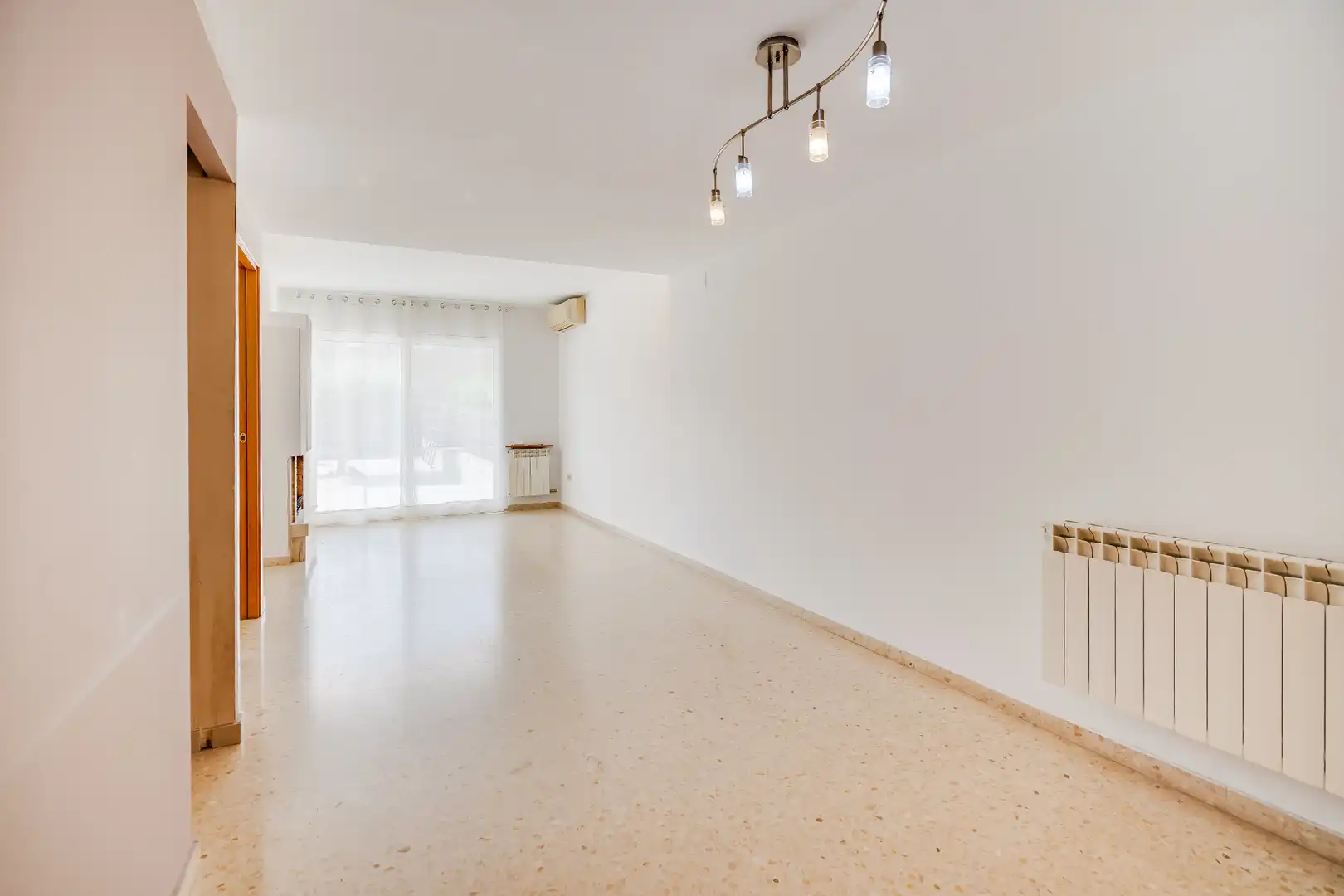 Casa adosada en venda en Castellar del Vallès amb Aire condicionat, Calefacció i Jardí privat