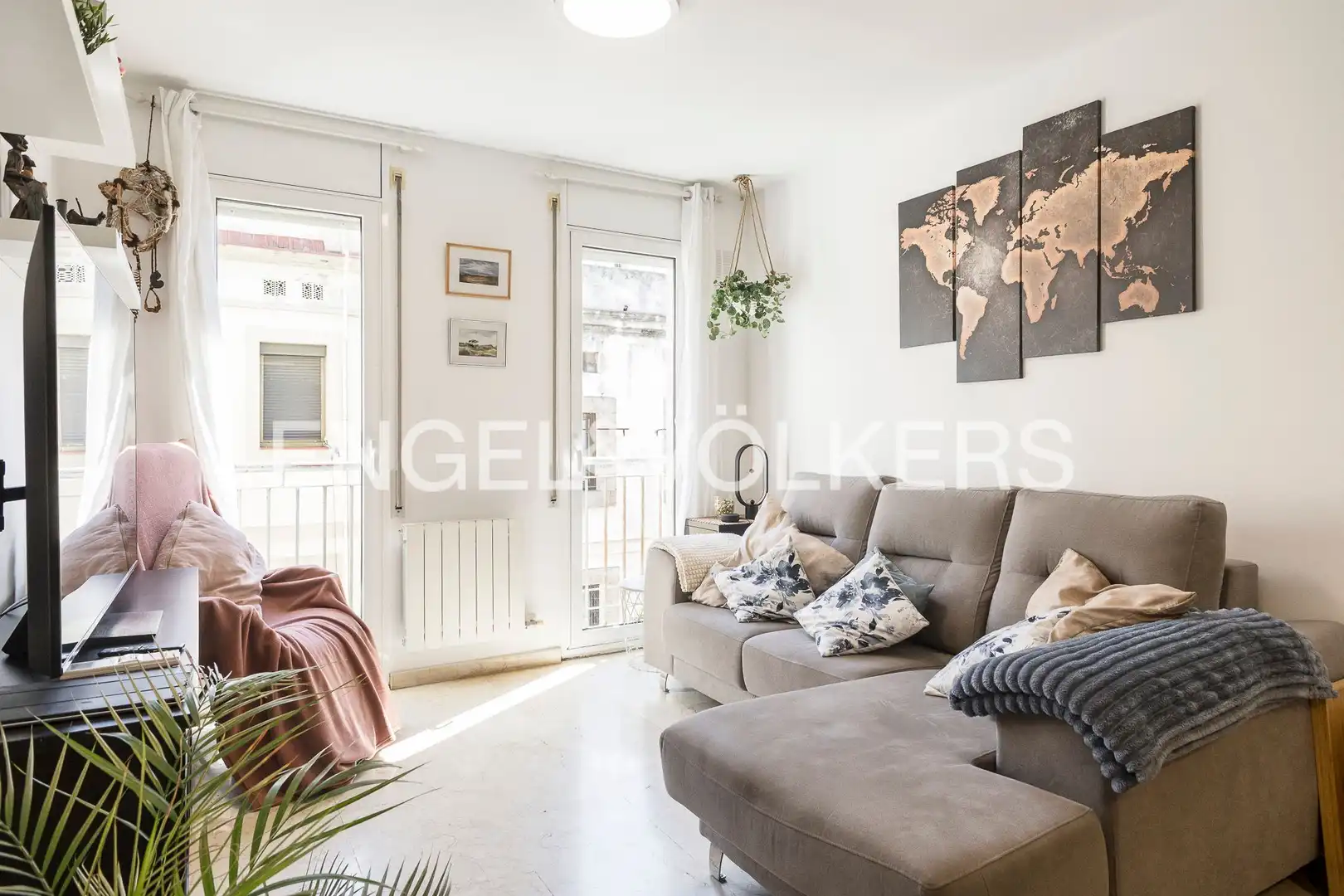 Wohnzimmer von Dachboden zum Verkauf in Barcelona mit Klimaanlage, Heizung und Balkon