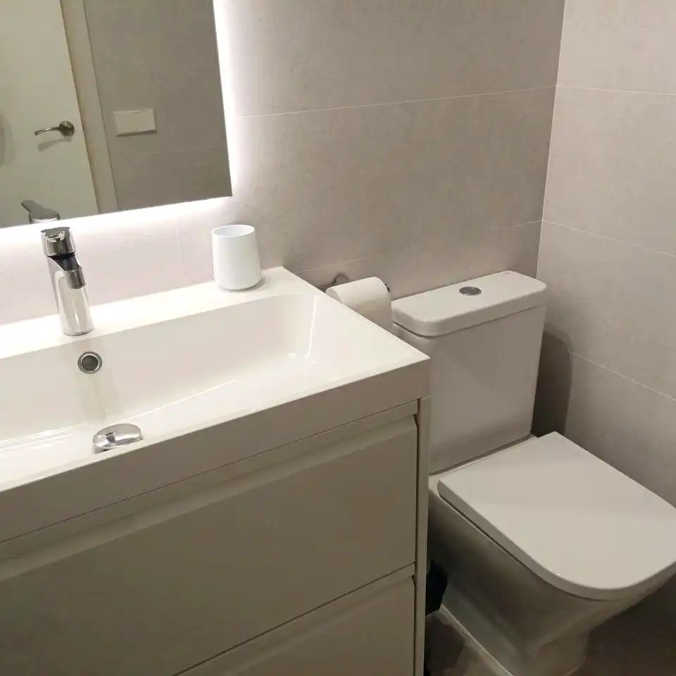Badezimmer von Wohnung zur Miete in Madrid mit Klimaanlage, Heizung und Terrasse