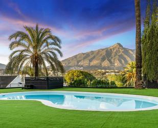 Jardí de Casa o xalet de lloguer en Marbella amb Aire condicionat, Terrassa i Piscina