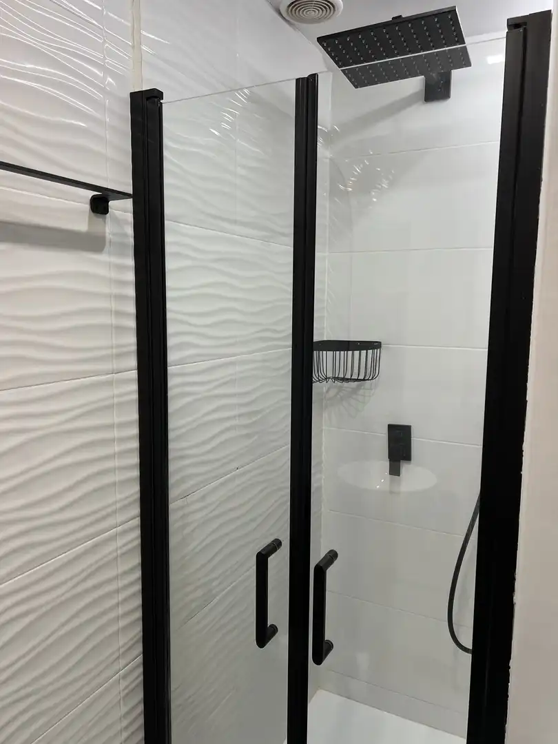 Badezimmer von Wohnung zur untervermieten in Gavà mit Klimaanlage, Privatgarten und Terrasse