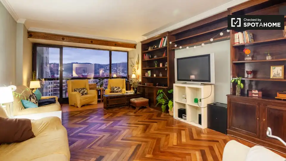Sala d'estar de Pis de lloguer en Bilbao  amb Aire condicionat, Calefacció i Moblat