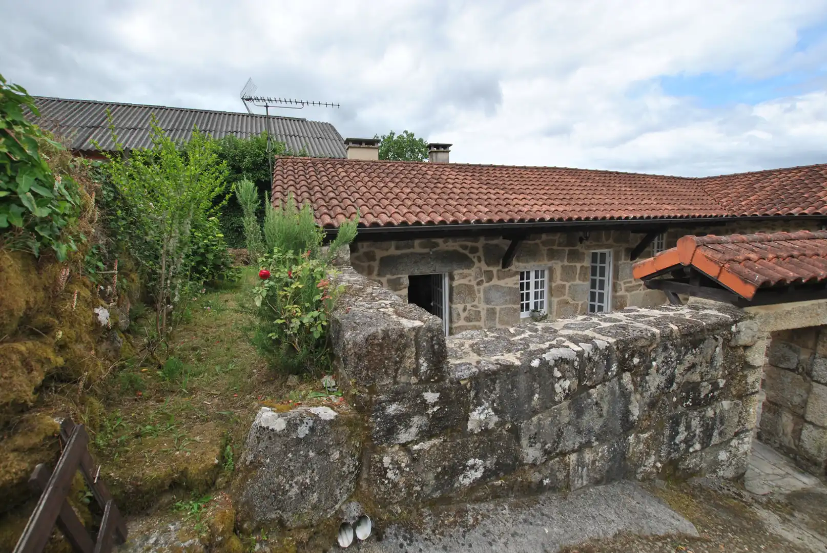 Vista exterior de Casa adosada en venta en A Arnoia con Terraza, Trastero y Horno