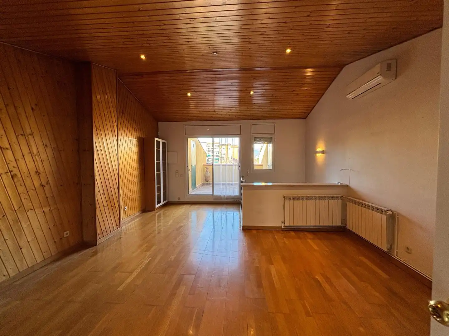 Sala d'estar de Casa adosada en venda en Granollers amb Aire condicionat, Calefacció i Jardí privat