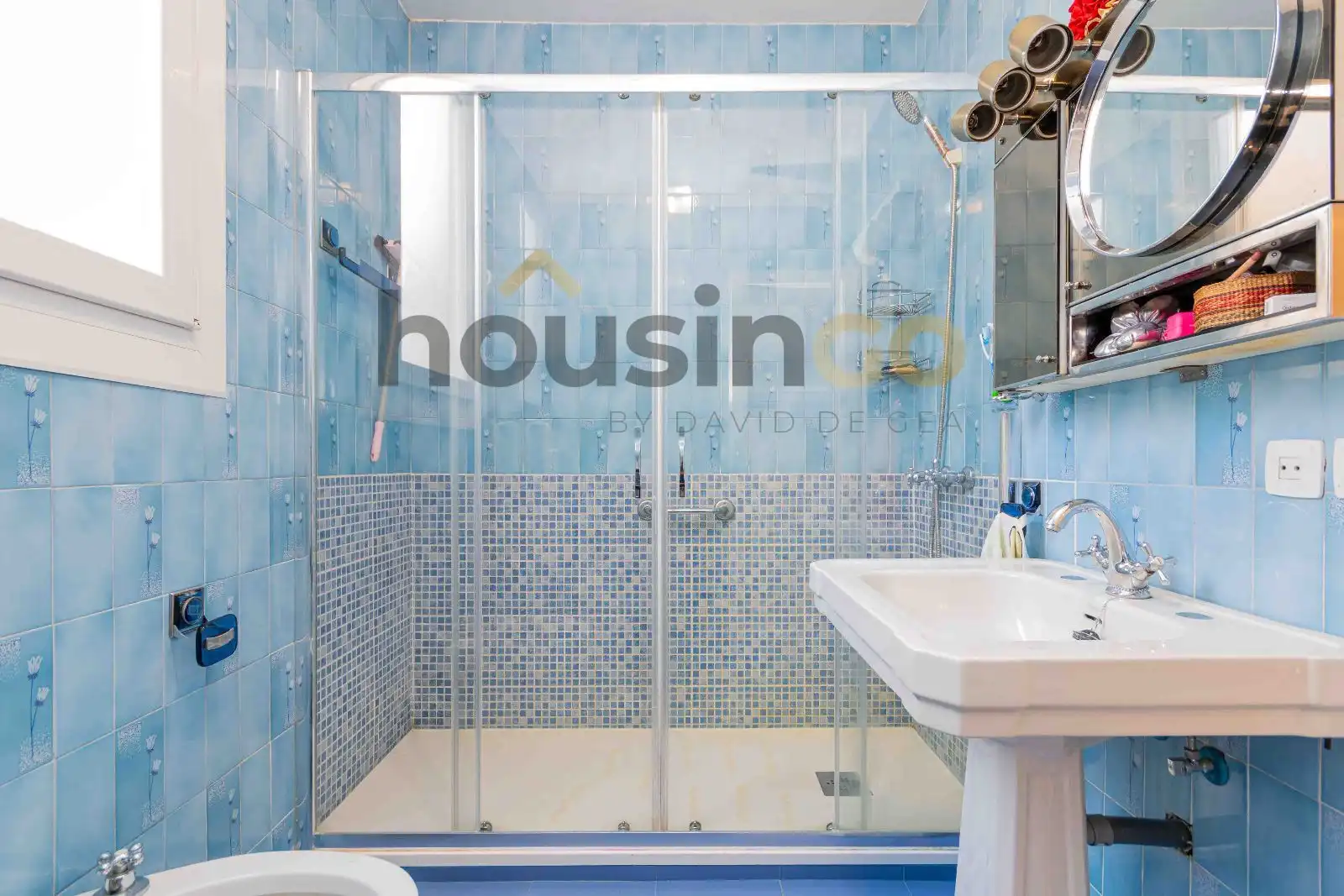 Bathroom of Flat for sale in Madrid  with Heating, Terrace and Storage room