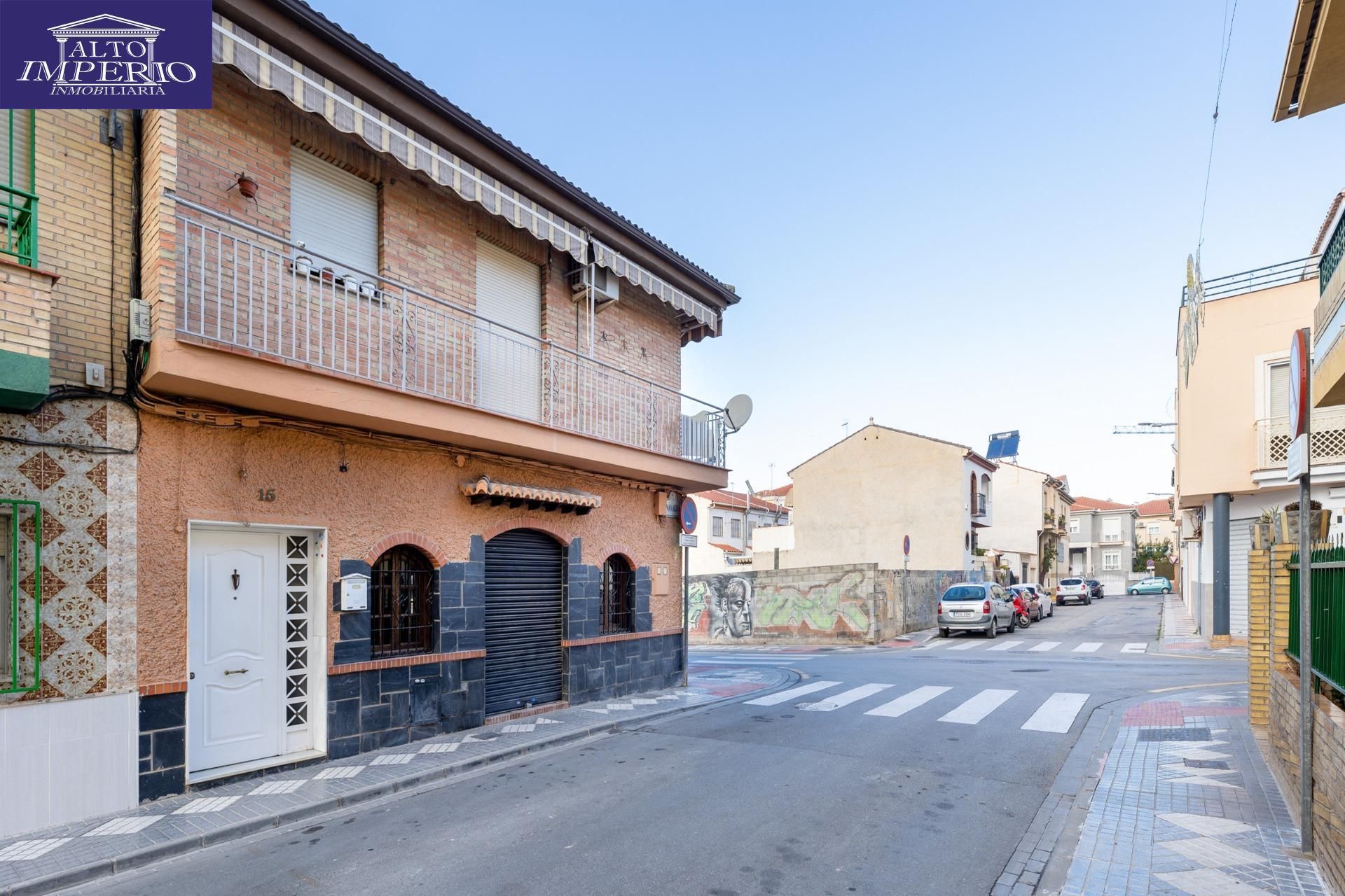 Vista exterior de Casa o xalet en venda en Maracena amb Calefacció, Terrassa i Balcó