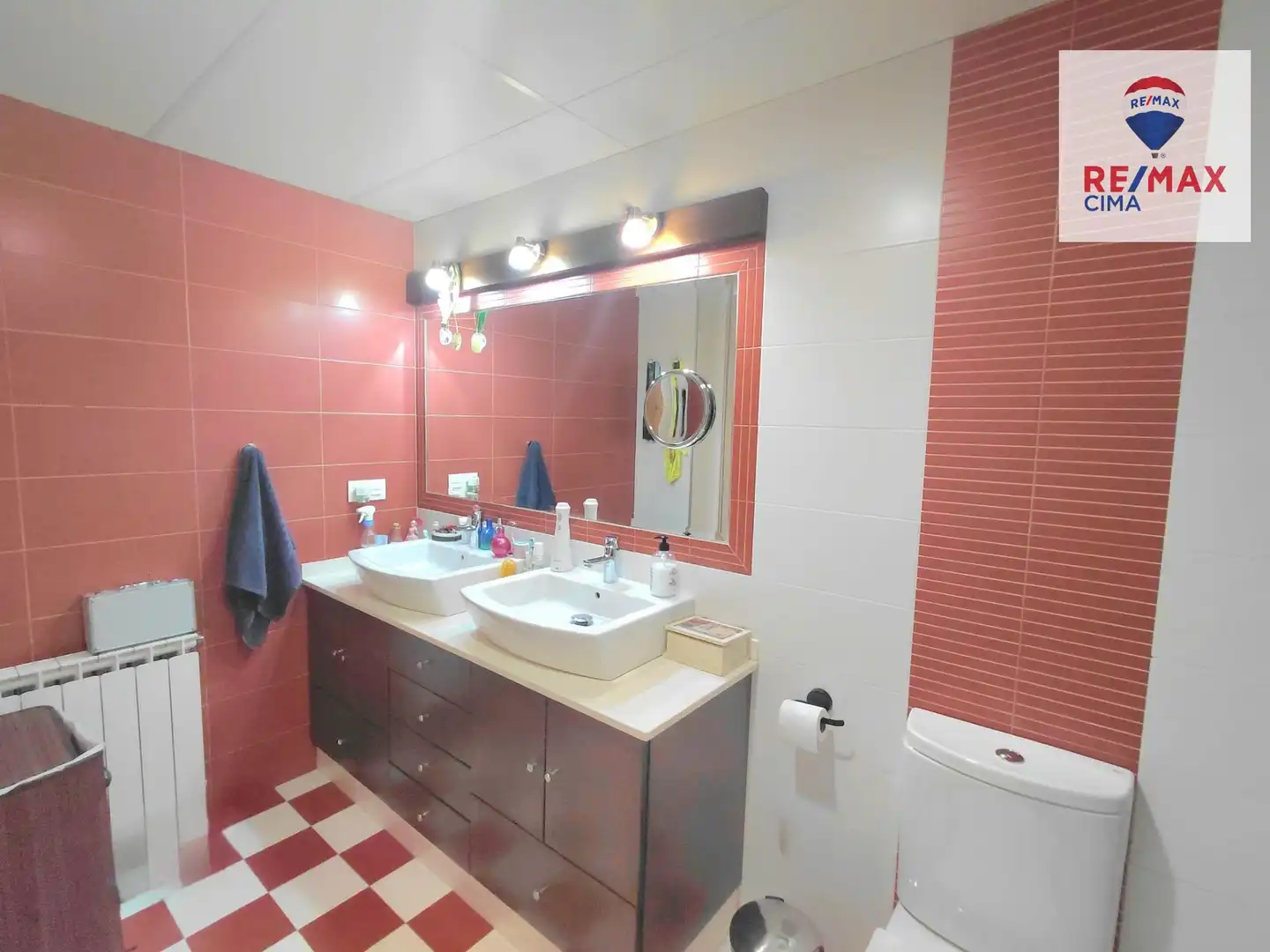 Bany de Pis en venda en Baza amb Aire condicionat, Calefacció i Parquet