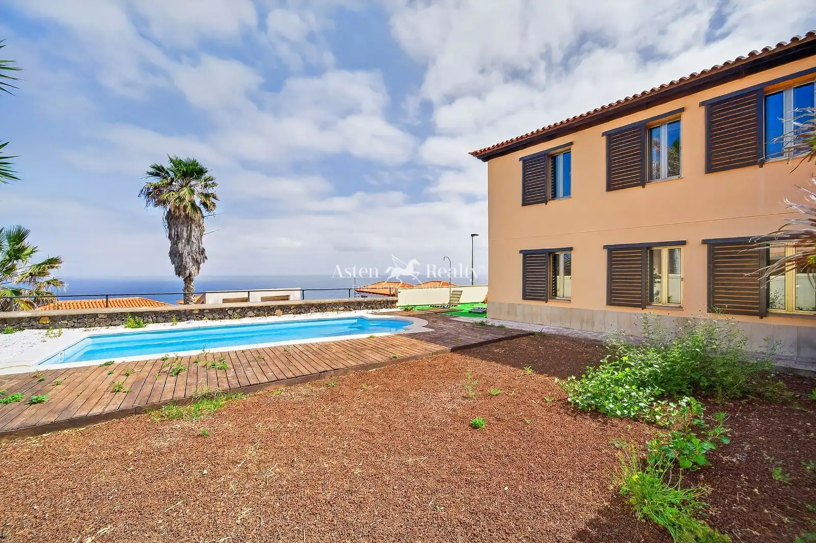 Vista exterior de Casa o xalet en venda en Tacoronte amb Terrassa, Piscina i Moblat