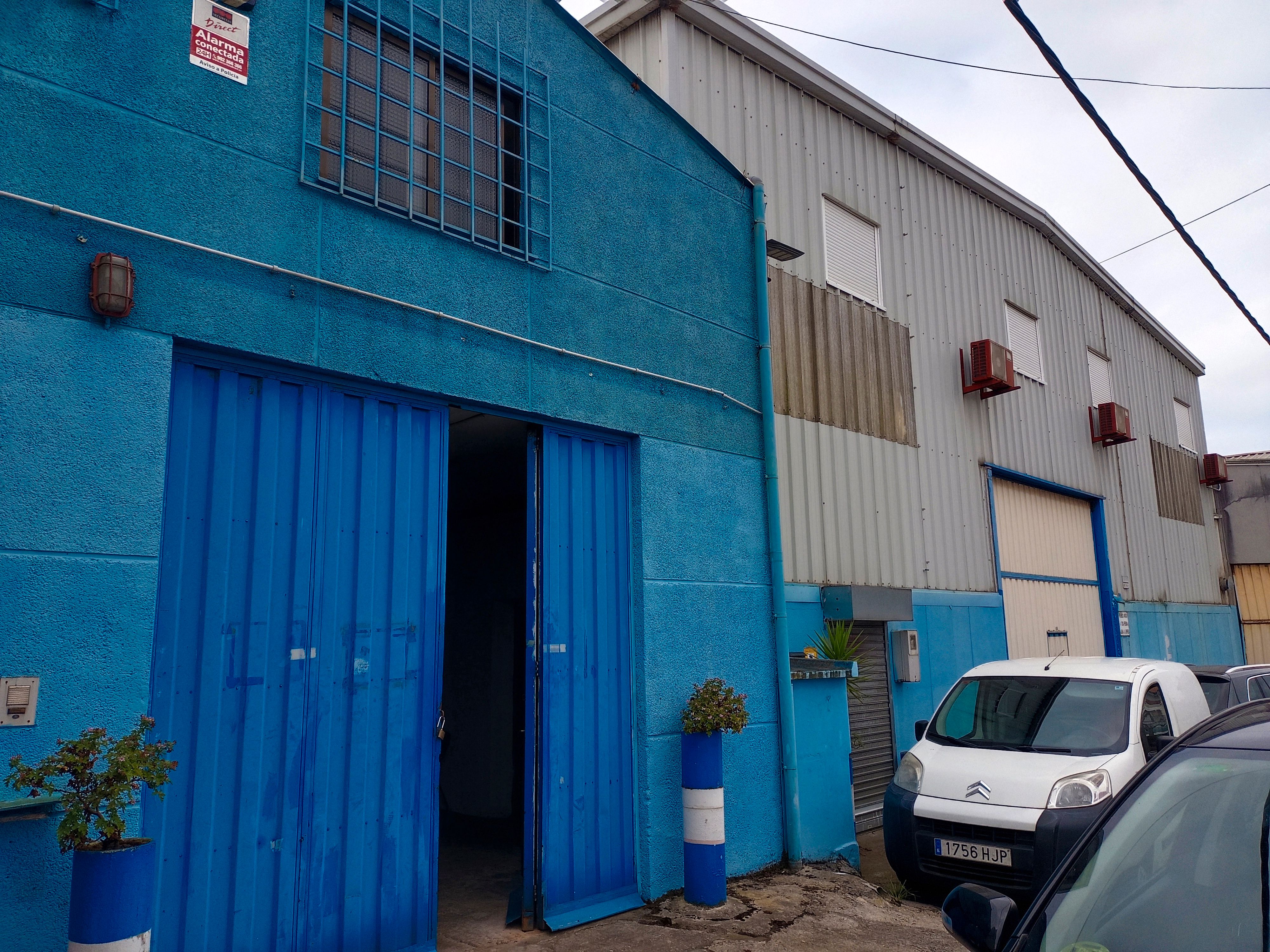 Vista exterior de Nau industrial en venda en Santander