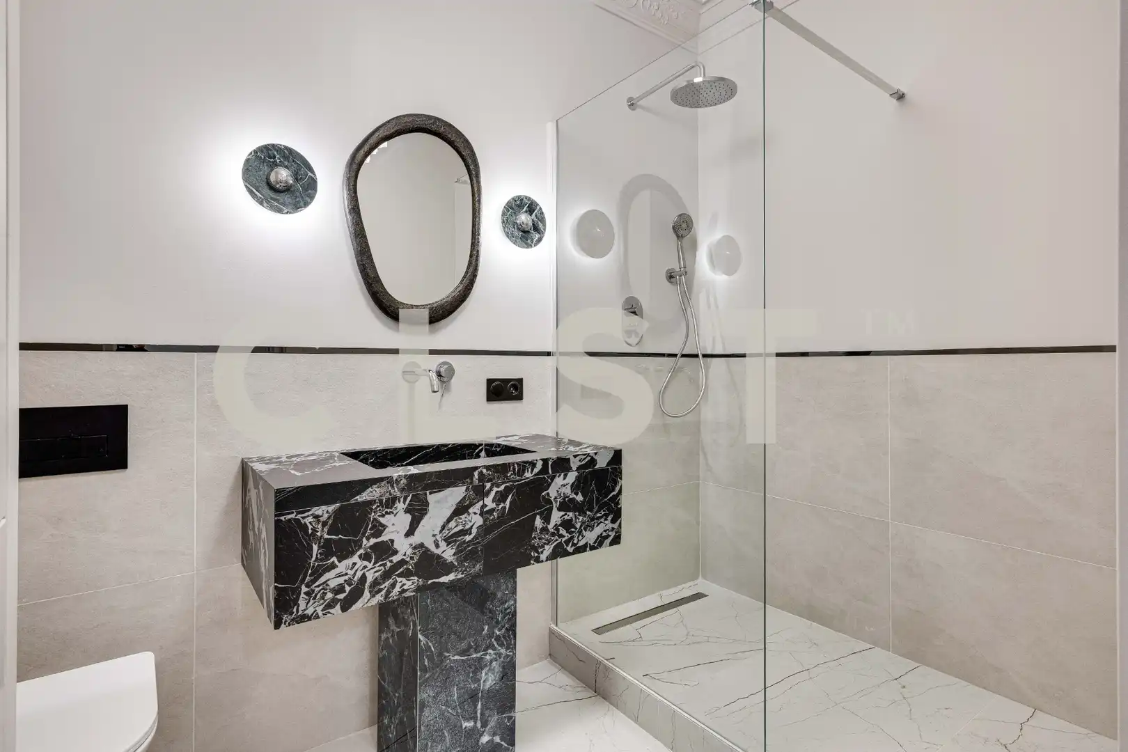 Badezimmer von Wohnungen zum Verkauf in Barcelona mit Klimaanlage, Heizung und Parkett
