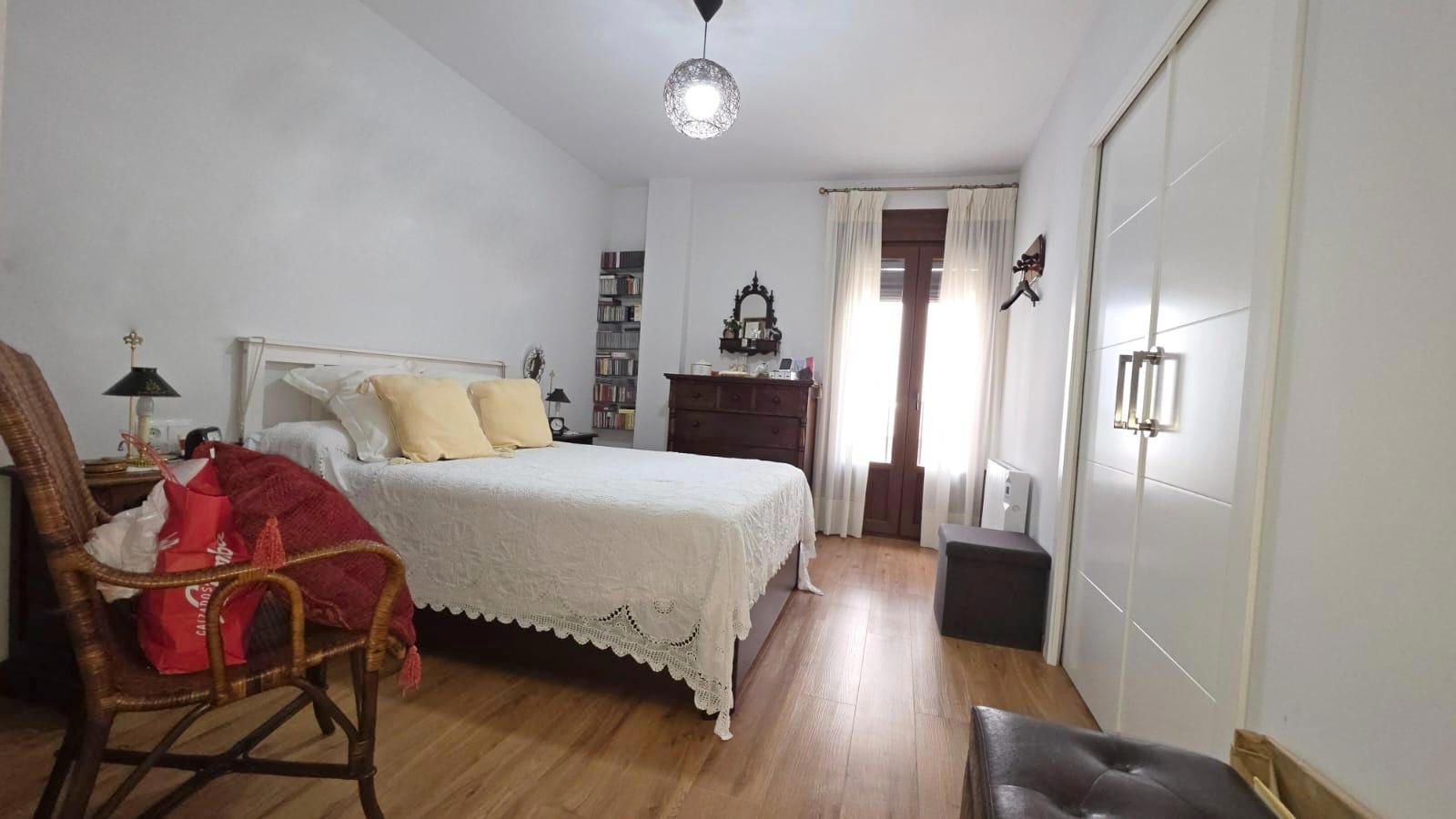 Dormitori de Pis en venda en Ronda amb Aire condicionat, Calefacció i Terrassa