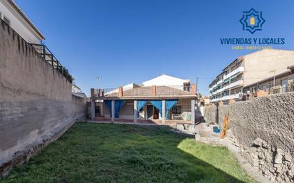 Vista exterior de Casa o xalet en venda en Huétor Vega amb Calefacció, Jardí privat i Terrassa