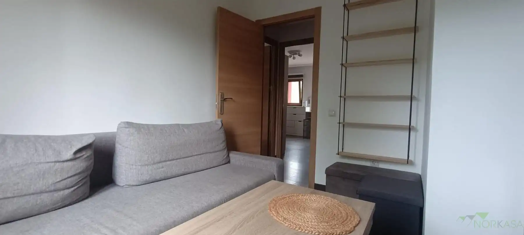 Sala d'estar de Apartament en venda en Oviedo  amb Calefacció i Moblat