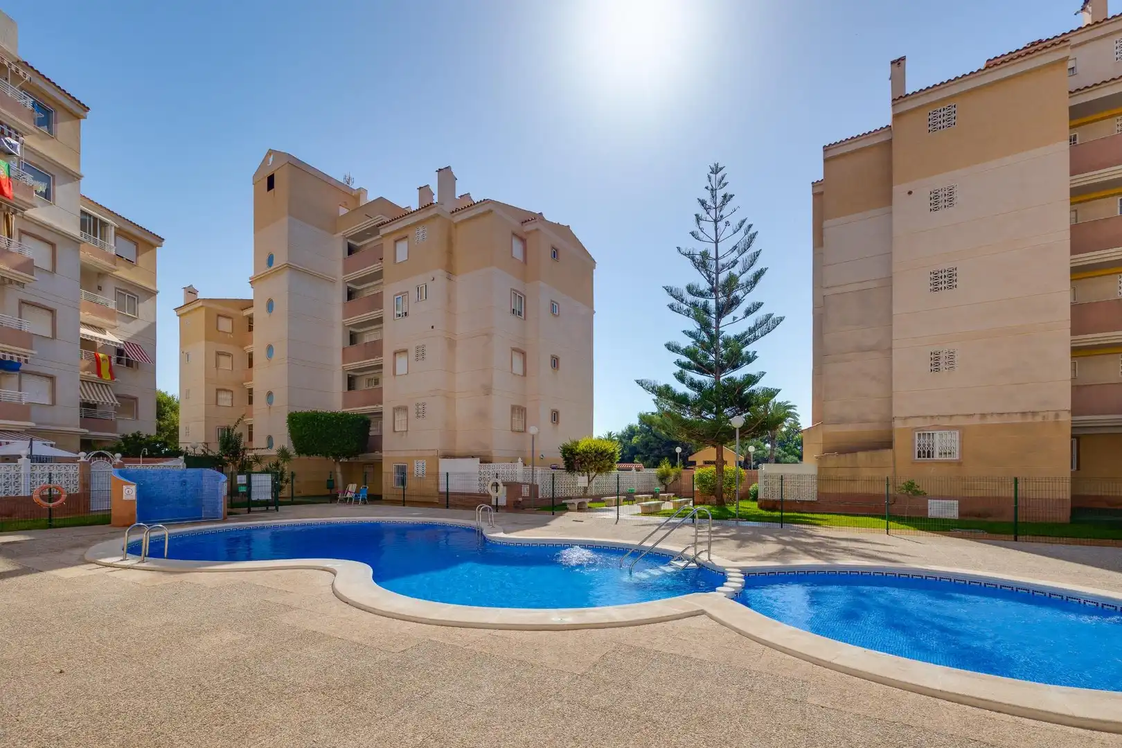Vista exterior de Apartamento en venta en Torrevieja con Terraza, Amueblado y Piscina comunitaria