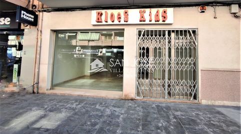 SE VENDE   ATRACTIVO LOCAL COMERCIAL EN NOVELDA EN ZONA DE LA AVENIDA DE LA CONSTITUCIÓN.