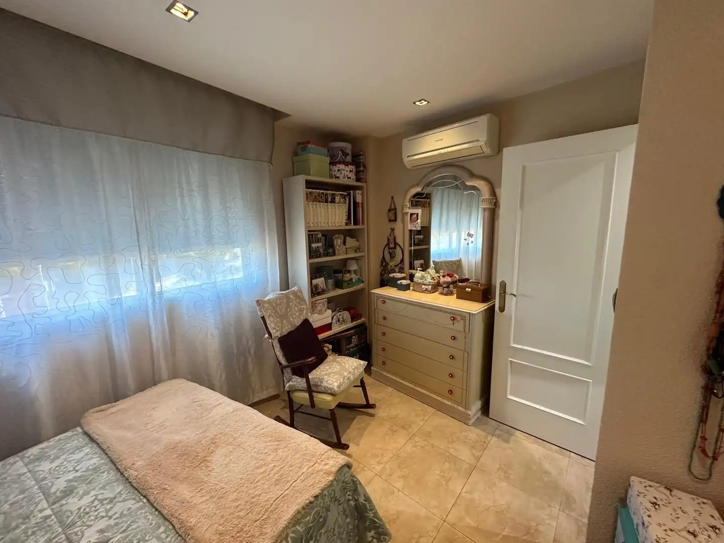 Habitación de Casa adosada en venta en Novelda con Aire acondicionado, Terraza y Trastero