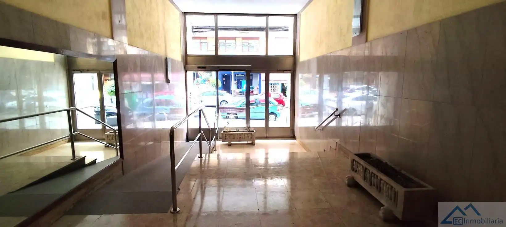 Flat for sale in Cuatro Caminos