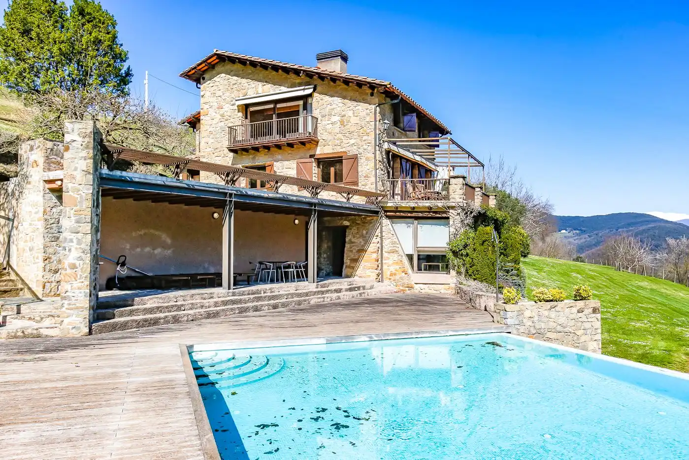 Vista exterior de Finca rústica en venta en Olot con Calefacción, Jardín privado y Terraza