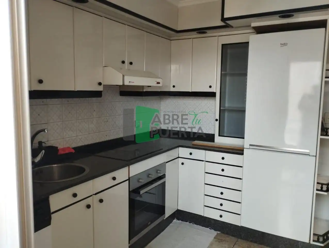 Cocina de Piso en venta en San Miguel de la Ribera con Calefacción, Trastero y Amueblado