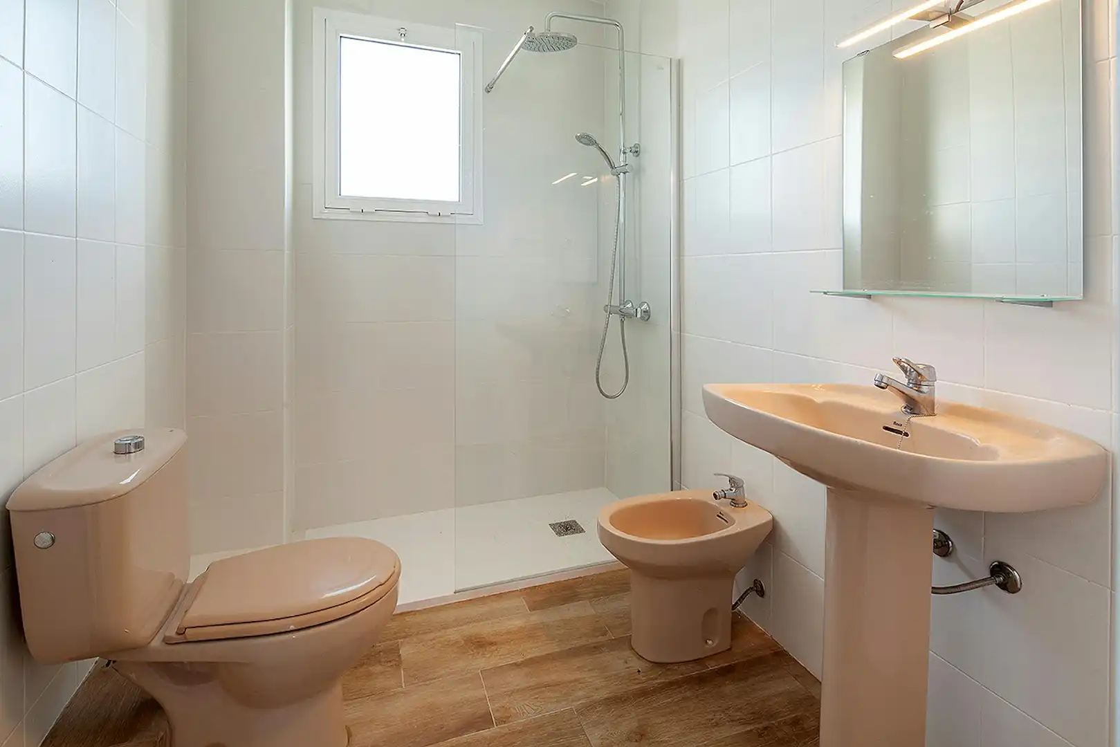 Baño de Piso para compartir en Sevilla con Amueblado y Lavadora