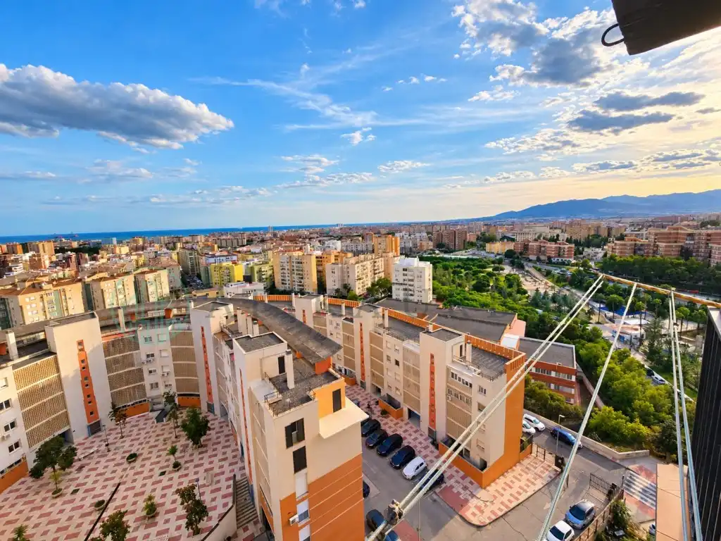 Vista exterior de Piso en venta en Málaga con Aire acondicionado, Terraza y Amueblado