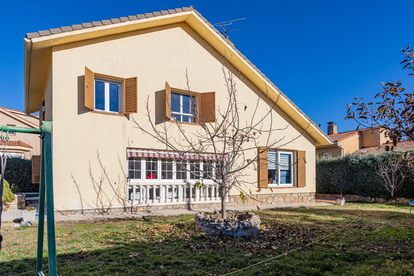 Vista exterior de Casa o chalet en venta en Manzanares El Real con Calefacción, Jardín privado y Amueblado