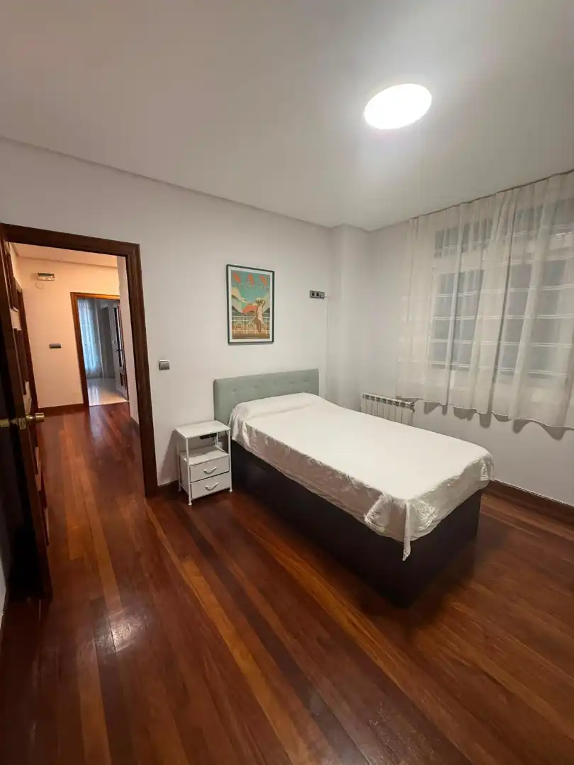 Schlafzimmer von Wohnung zur Miete in Donostia - San Sebastián  mit Heizung, Möbliert und Balkon