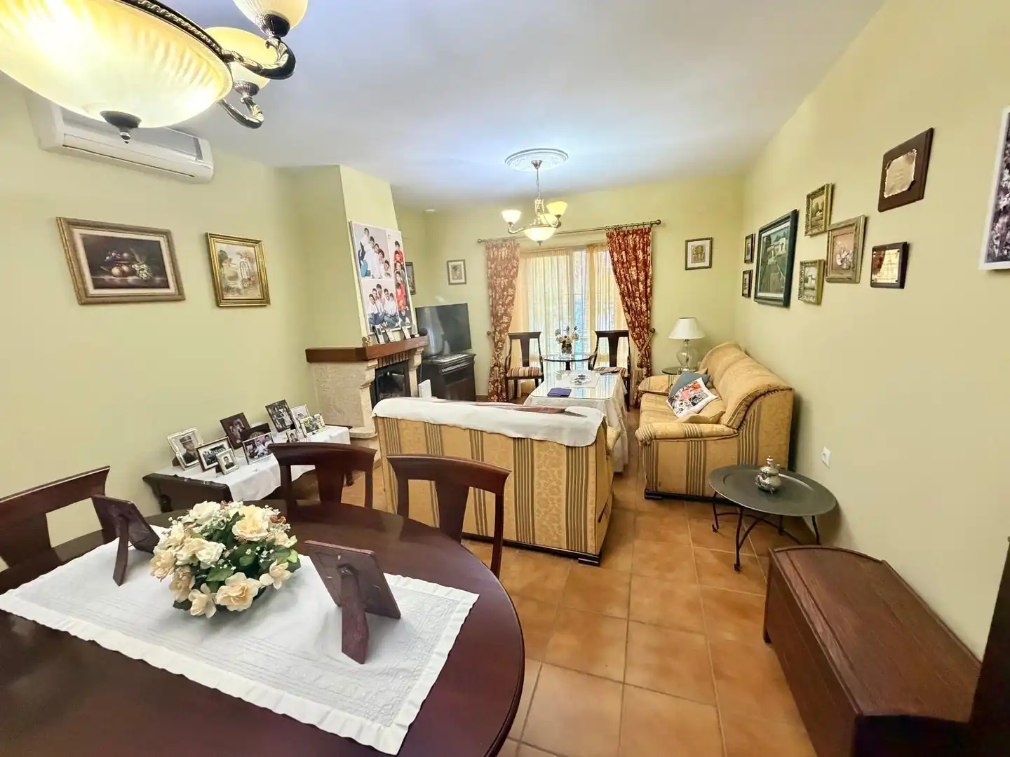 Sala d'estar de Casa o xalet en venda en Chiclana de la Frontera amb Aire condicionat, Jardí privat i Traster
