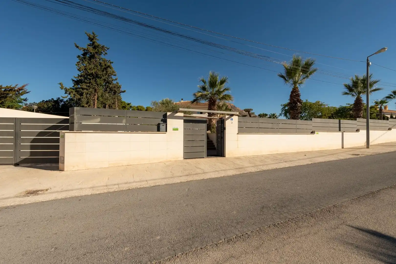 Vista exterior de Casa o chalet en venta en Alicante / Alacant con Aire acondicionado, Calefacción y Jardín privado
