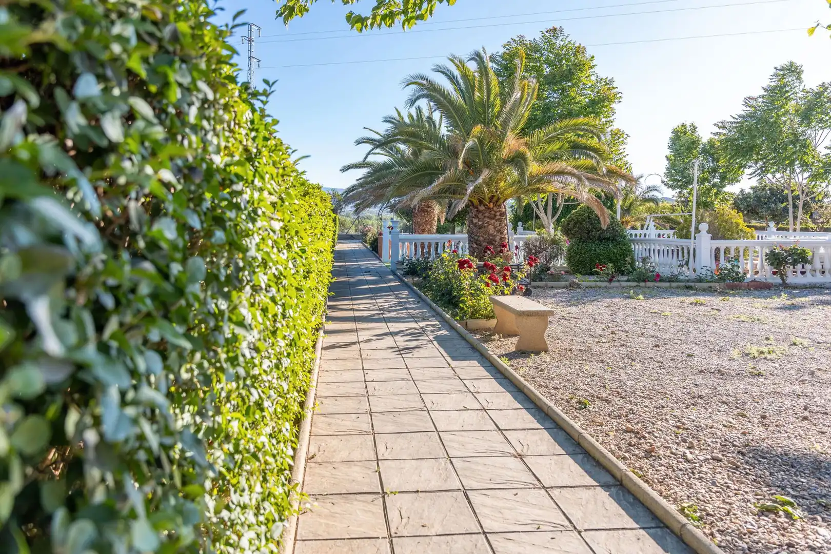 Vista exterior de Casa o xalet en venda en Guadix amb Aire condicionat, Calefacció i Jardí privat
